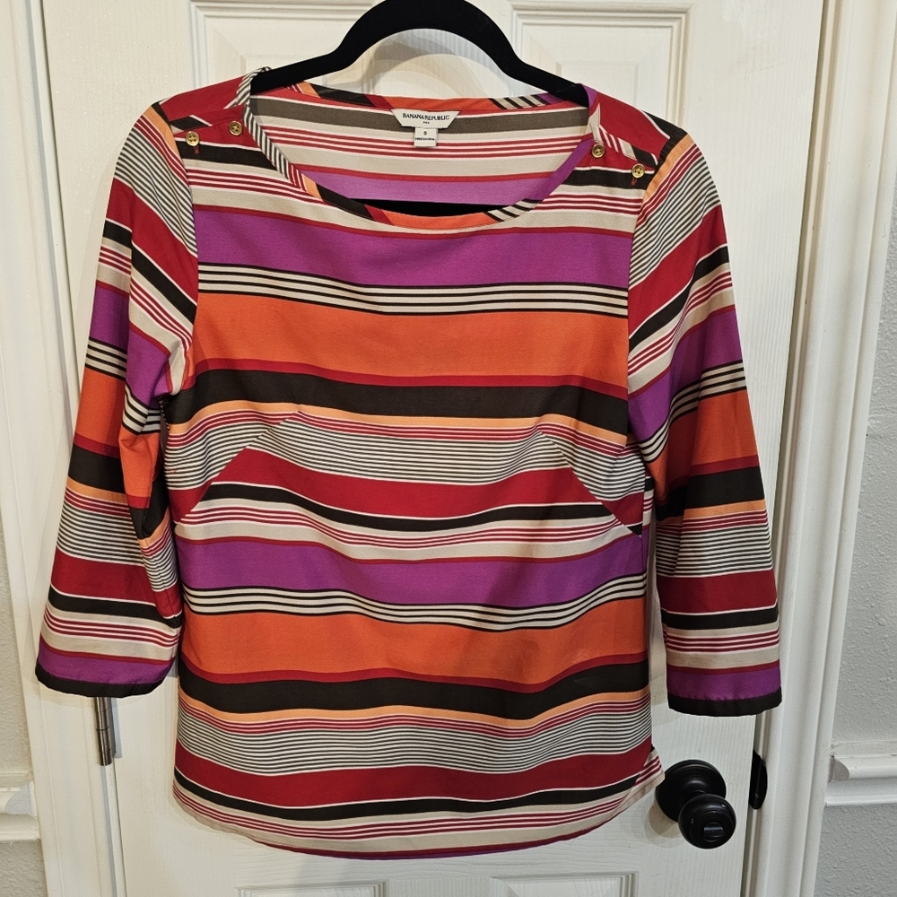 Banana Republic Red and Orange Fitted 3/4 Sleeve Blouse